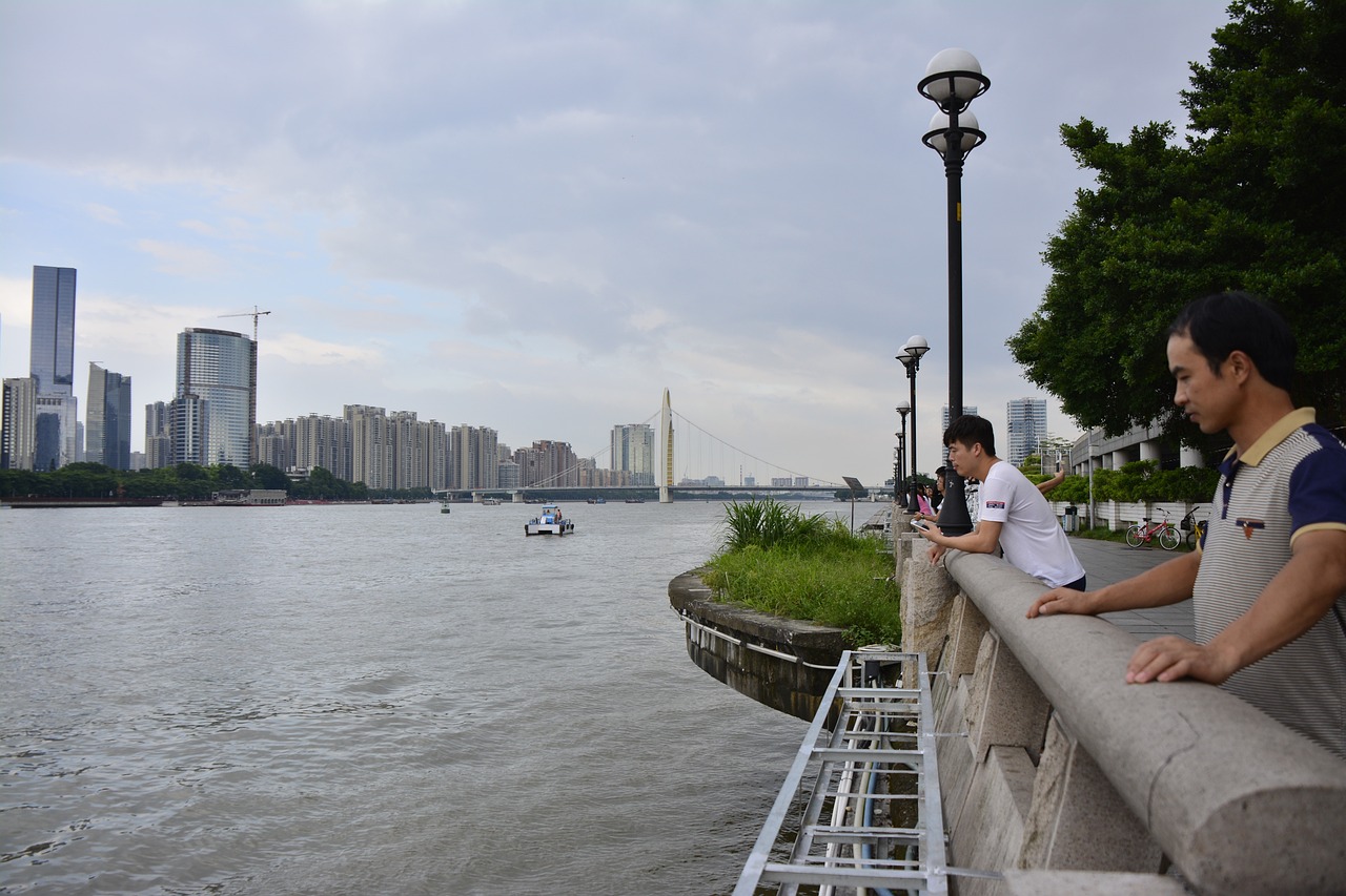 乐山大佛现男女混用男厕 景区回应